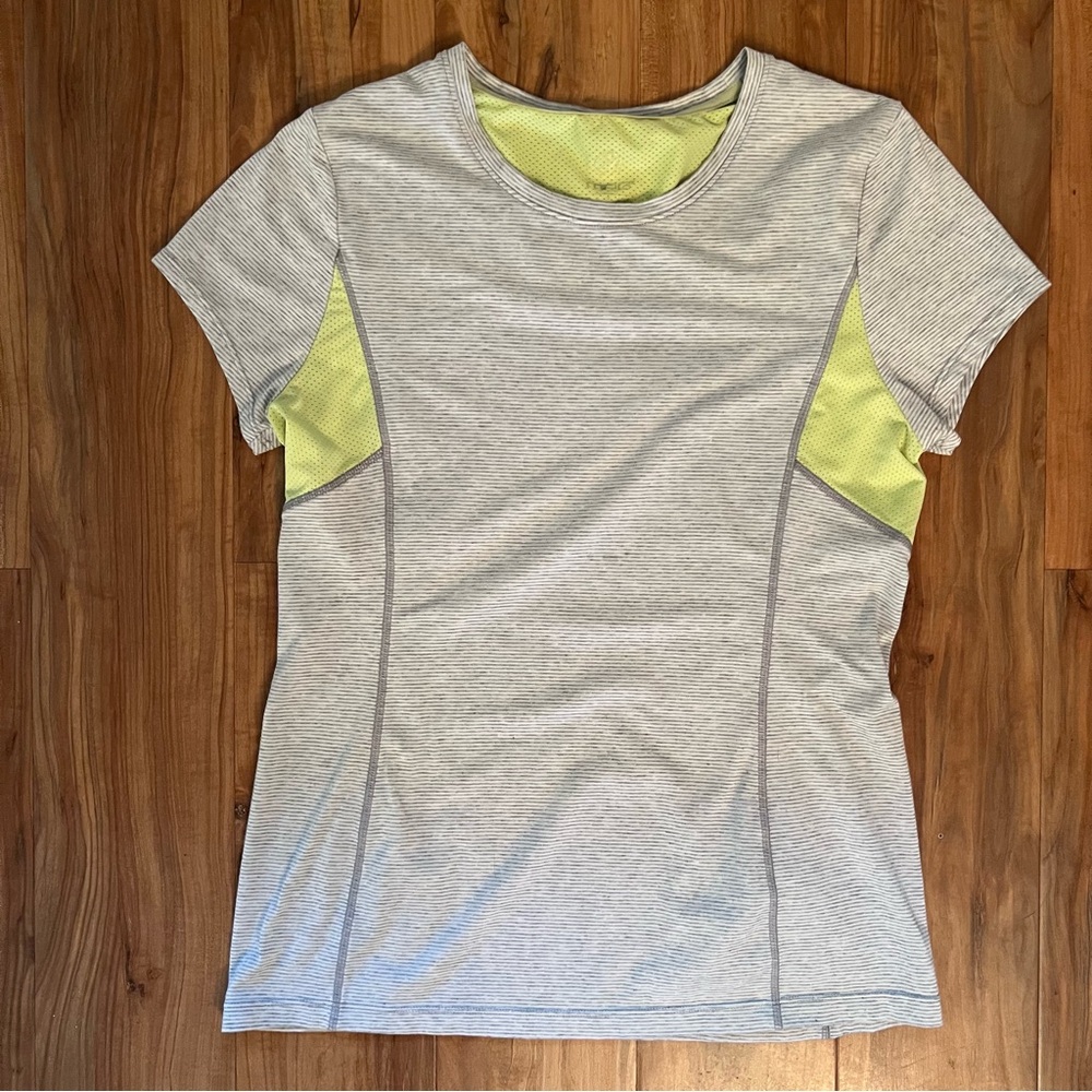 MPG Short Sleeve Two Tone Workout Tee. Women’s athleisure. Size Medium.